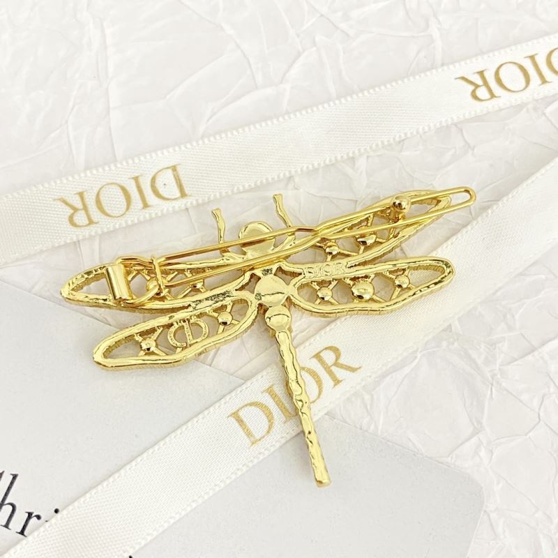 chr1st1an D10r brooches